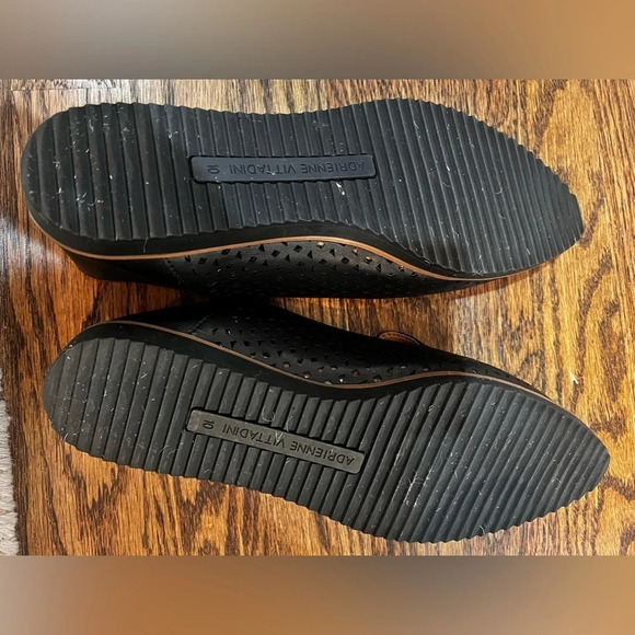 Adrienne vittadini perforated flats in excellent like new condition size 10​ - Picture 8 of 8